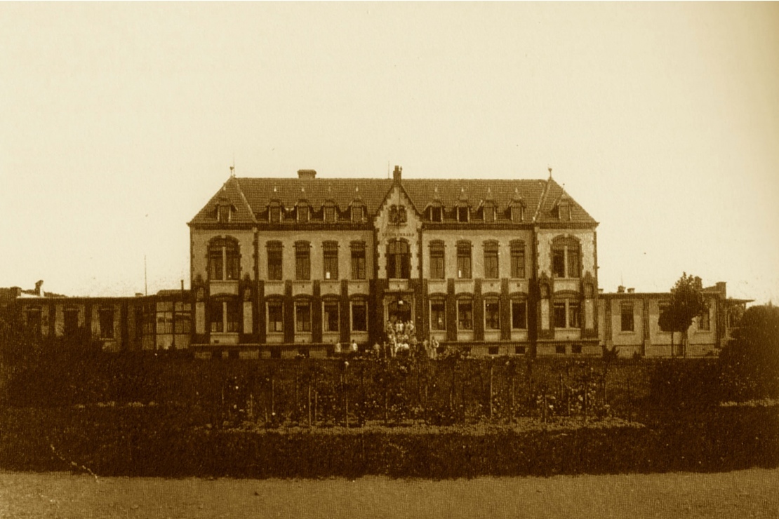 Huettenkrankenhaus 1899  AV Zenturm der SHG.