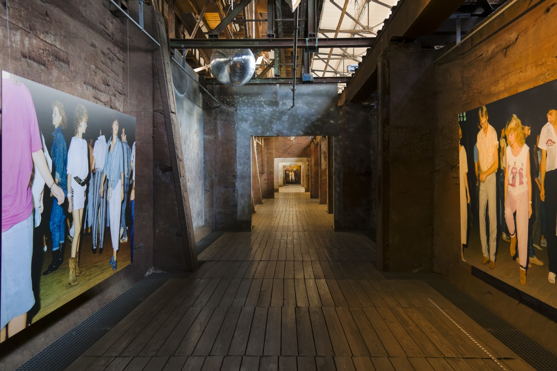 Möllerhalle mit der Ausstellung "1986- Zurück in die Gegenwart"