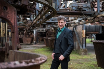 preview Ralf Beil WKE Beil 88557 unter Schraegaufzug stehend